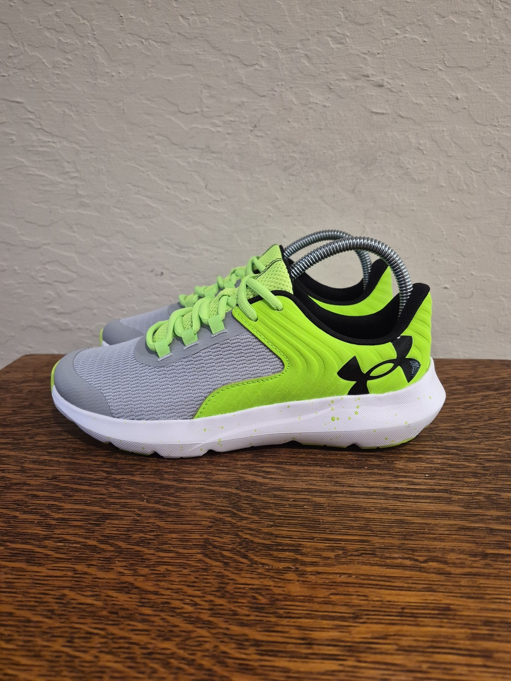 Under Armour Outhustle 2 Athletic Running Shoes
Boy's Size US 6Y